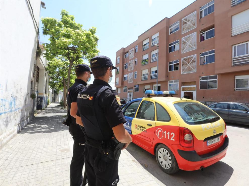 Vigilancia policial para una familia contagiada por no respetar la cuarentena