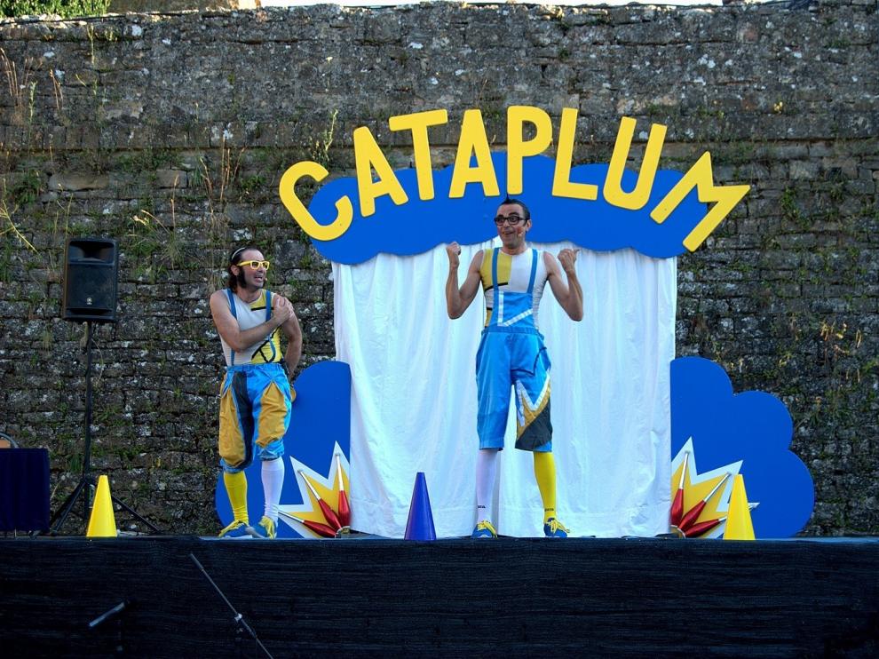 El Castillo de Aínsa se llena de la magia de Circo La Raspa y Mondongo Swing