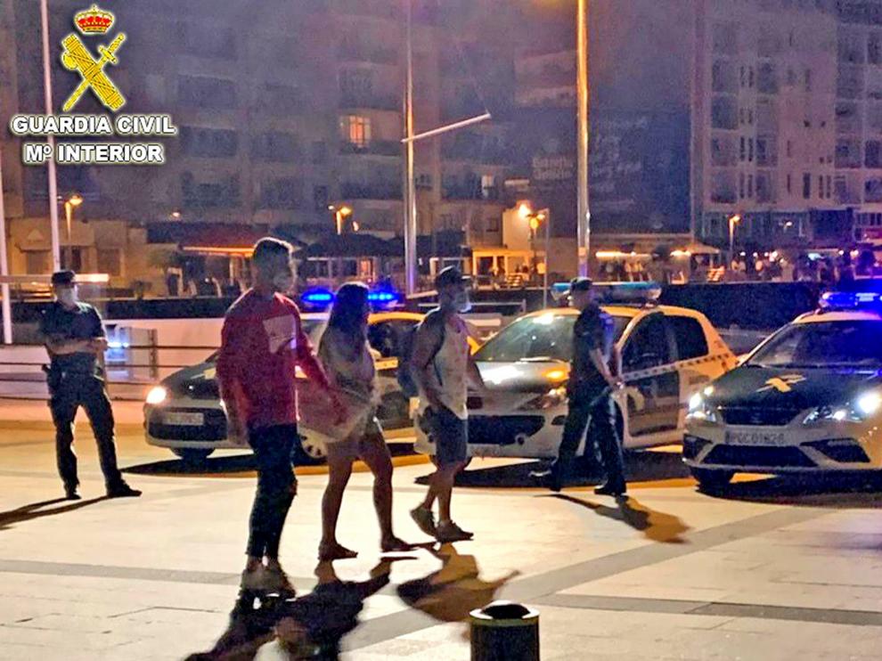 Denunciadas más de 200 personas por no usar mascarillas en un control nocturno en Pontevedra