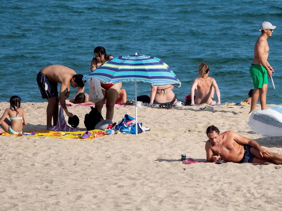 Barcelona reducirá el aforo de las playas en un 15%, unos 8.000 usuarios menos