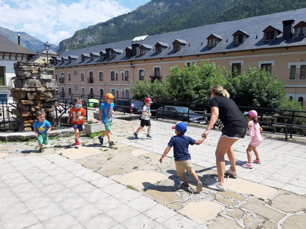 La Comarca de la Jacetania vuelve a poner en marcha las escuelas de verano en 13 localidades