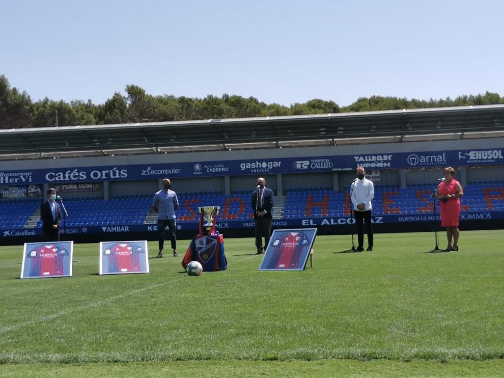 La copa de campeones ya está en El Alcoraz