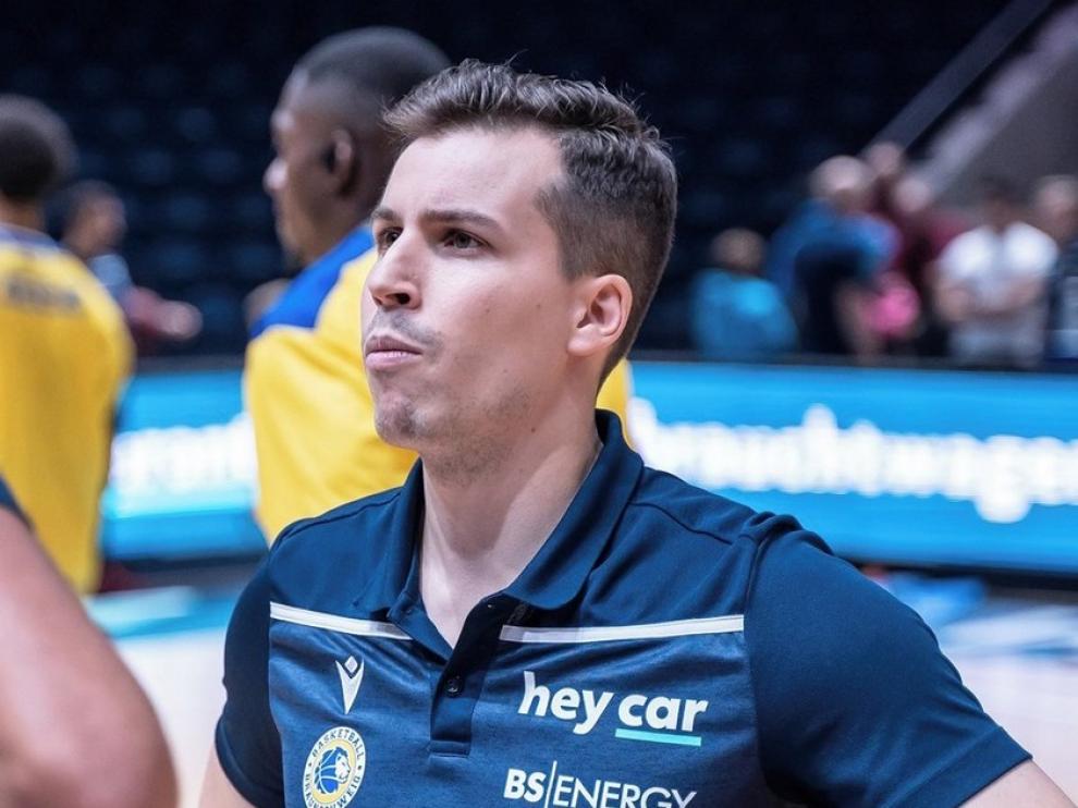 David Gómez: "Crecí con los cromos de Granger Hall y quiero recuperar ese Huesca La Magia"