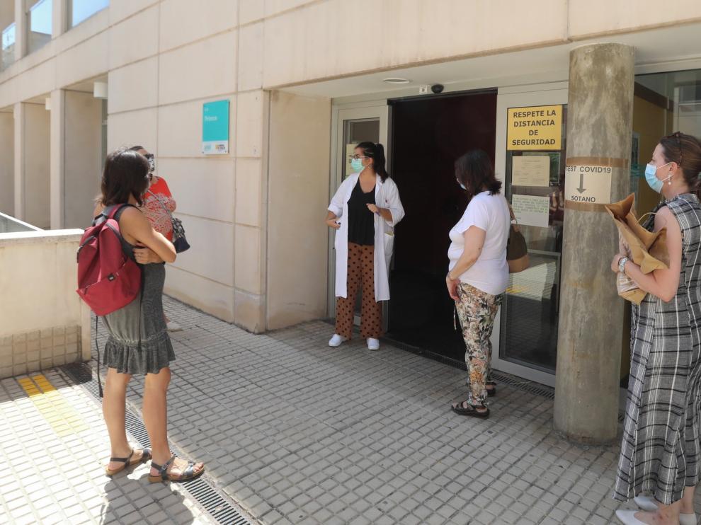 Algunos usuarios se quejan por llamar "hasta diez veces" a los centros de salud de Huesca sin obtener respuesta