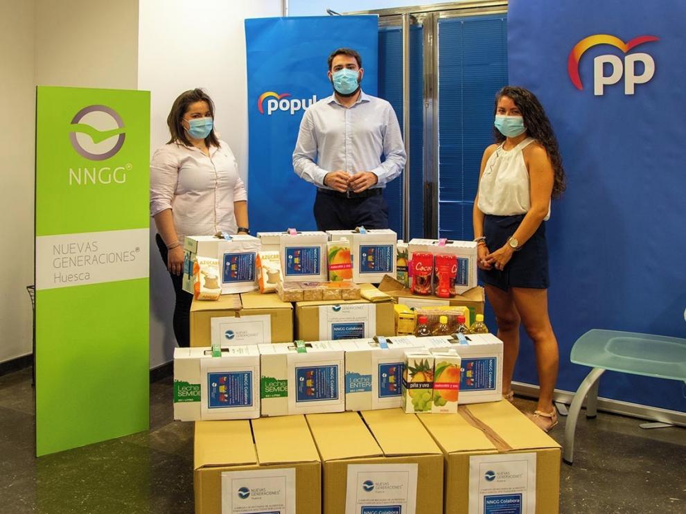 Nuevas Generaciones del PP de Huesca entregan 400 kilos de alimentos a las Conferencias de San Vicente de Paúl