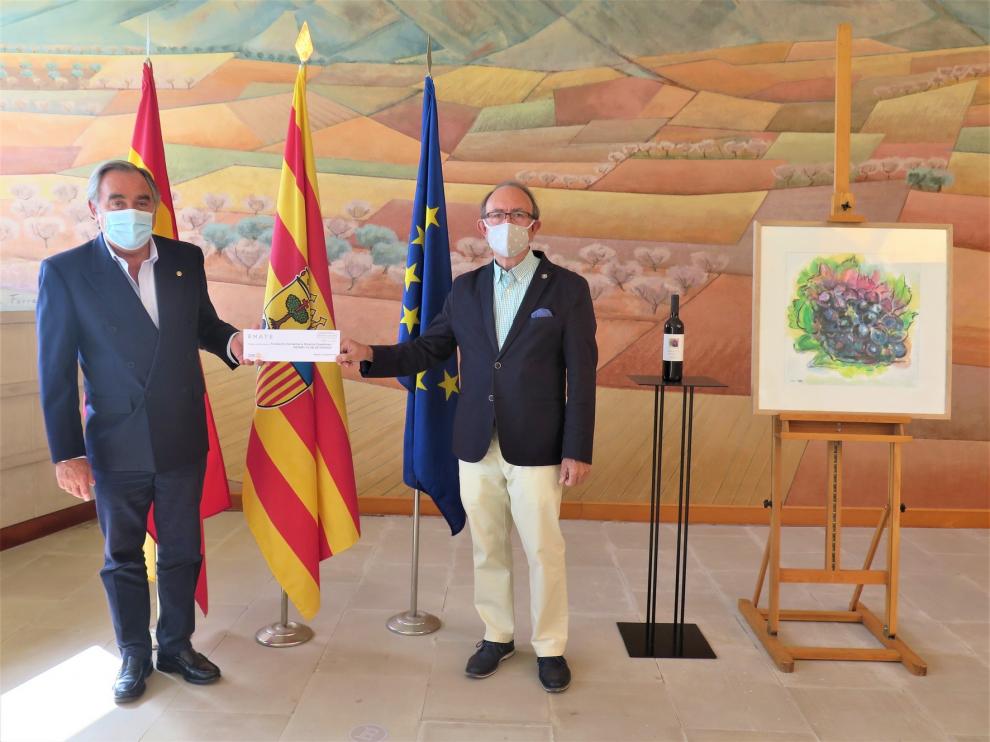 Rotary Club de Huesca recibe lo recaudado por el vino solidario de Enate