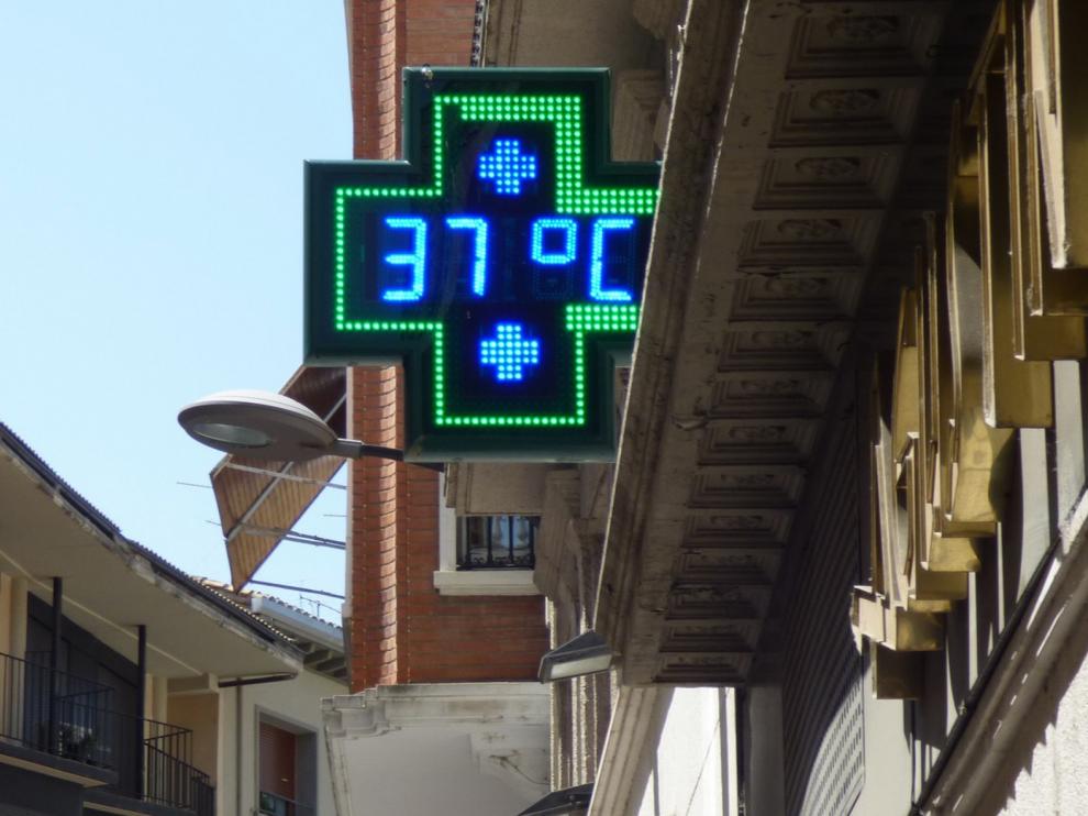El calor intenso se acentúa con máximas de 37 grados