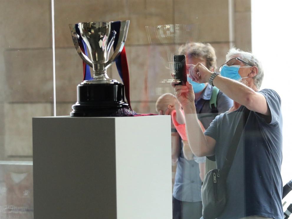 La Copa de campeones se exhibe en la DPH