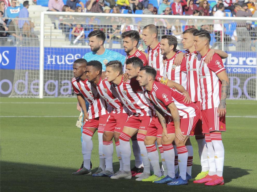 El Almería anuncia un positivo de un miembro del equipo