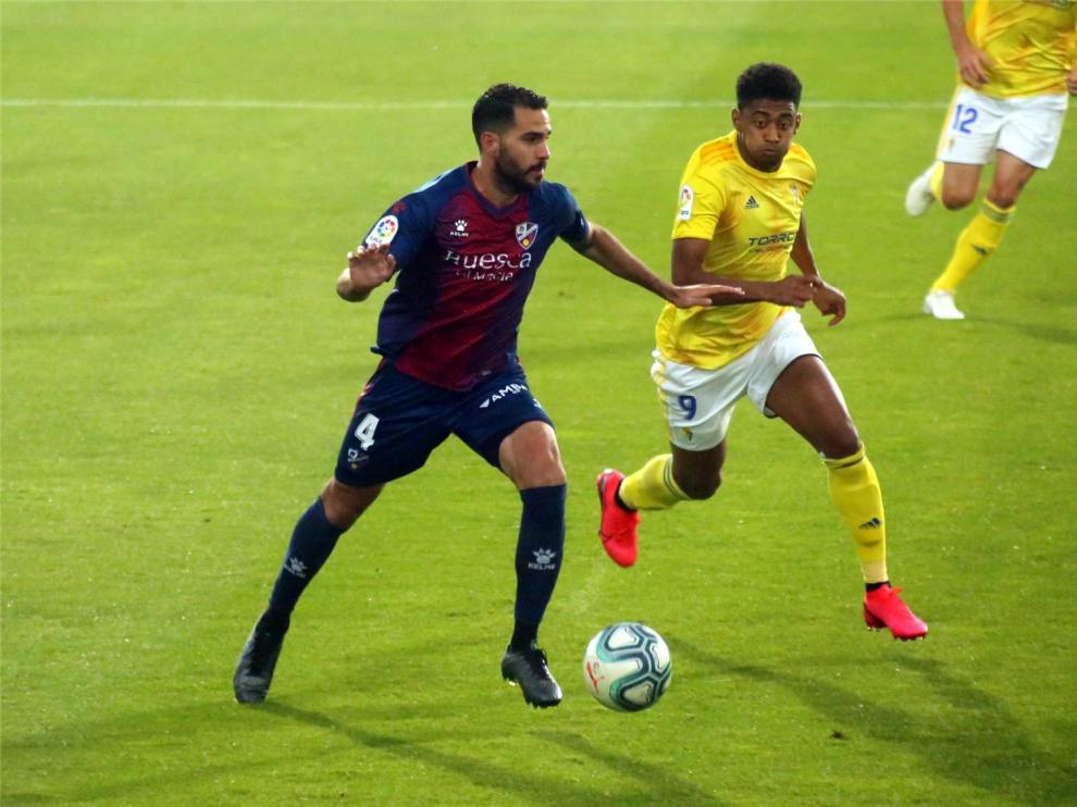 Insua firma con el Huesca hasta 2023