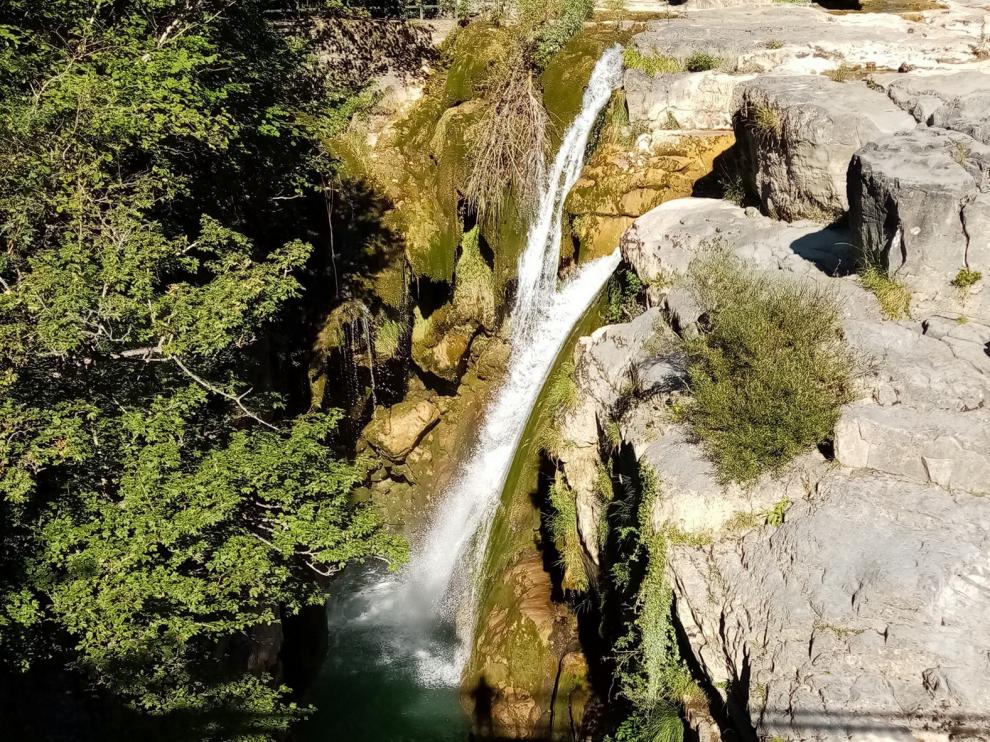 Imagen refrescante de las cascadas del Aso en las cercanías de San Úrbez