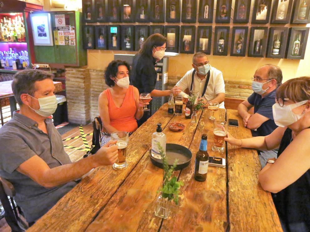 La hostelería resiste entre el azote de los rebrotes y cambios de medidas