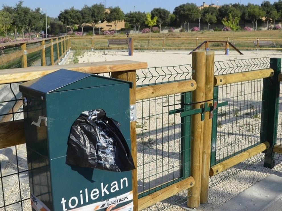 Barbastro estrena este lunes un espacio de esparcimiento para perros