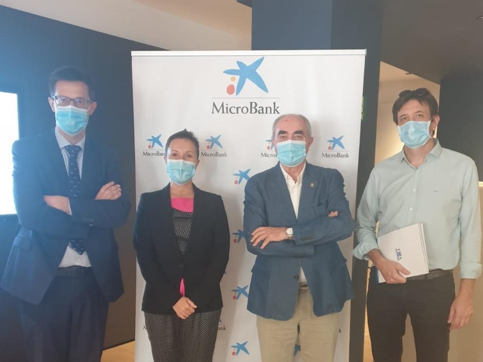 Convenio entre Fundesa y CaixaBank para financiar proyectos empresariales