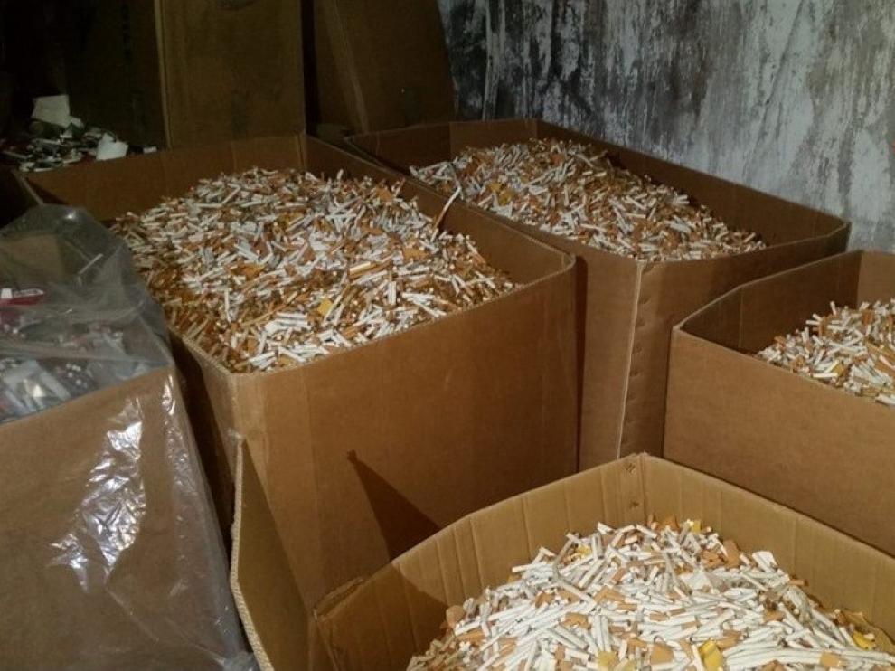Dos transportistas detenidos en Canfranc con 43.200 cajetillas de tabaco falsificadas