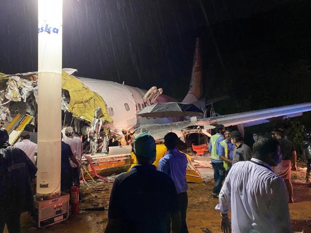 Fallecen 16 personas en un accidente de avión en India