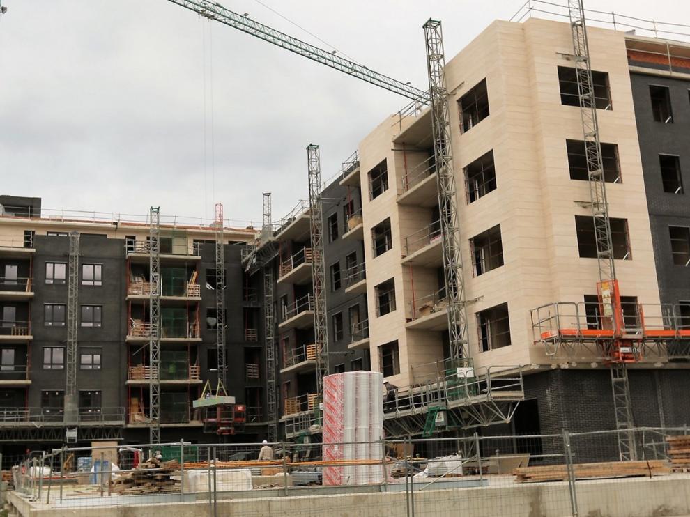 El mercado inmobiliario registra en junio una caída más moderada