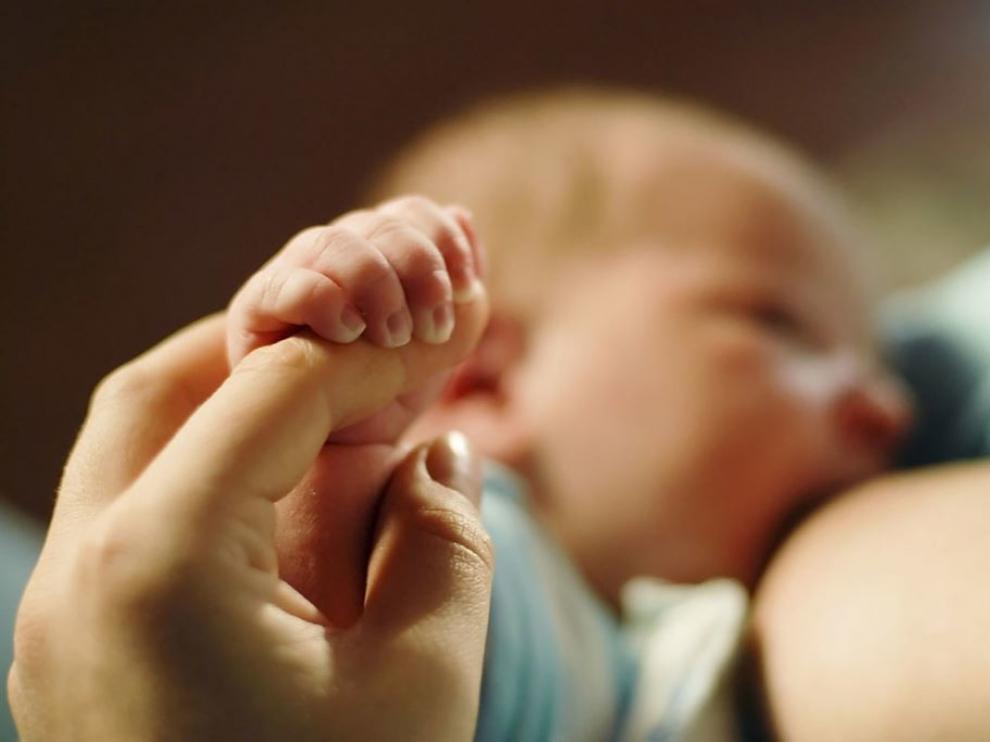 La leche materna, un "escudo" para el bebé ante el coronavirus