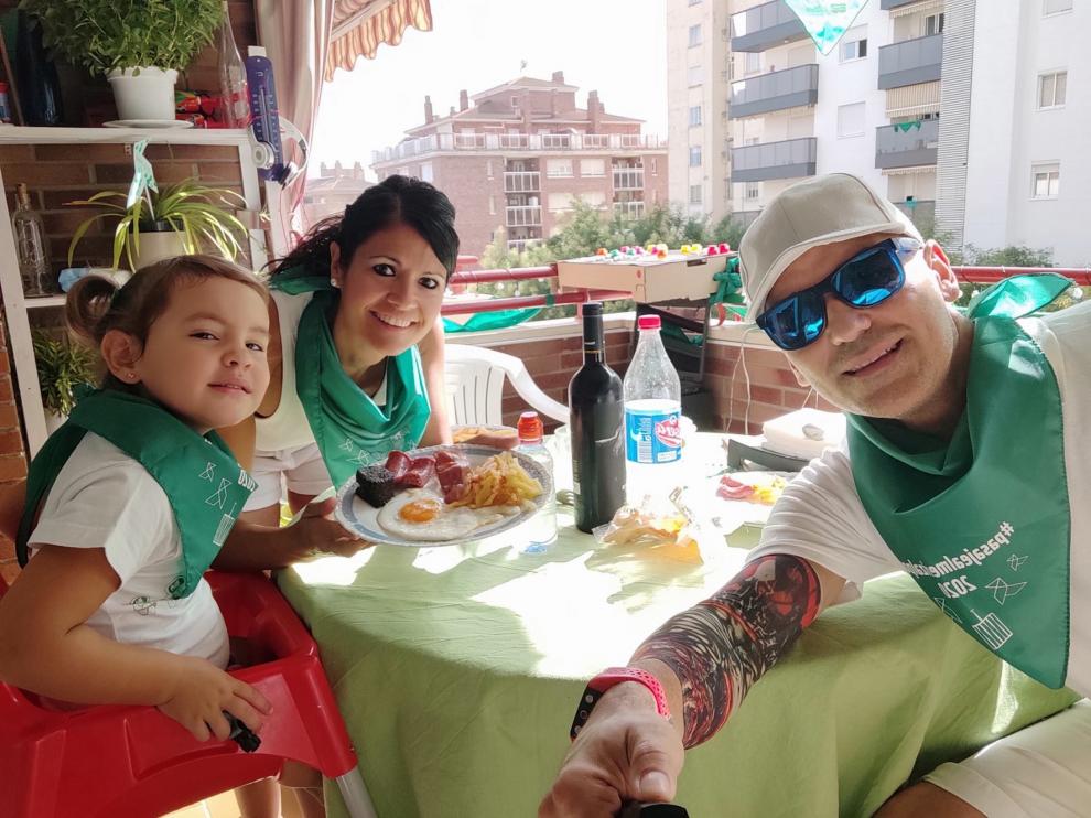 GALERÍA DE FOTOS Huesca se viste de blanco y verde a pesar de las "no fiestas"