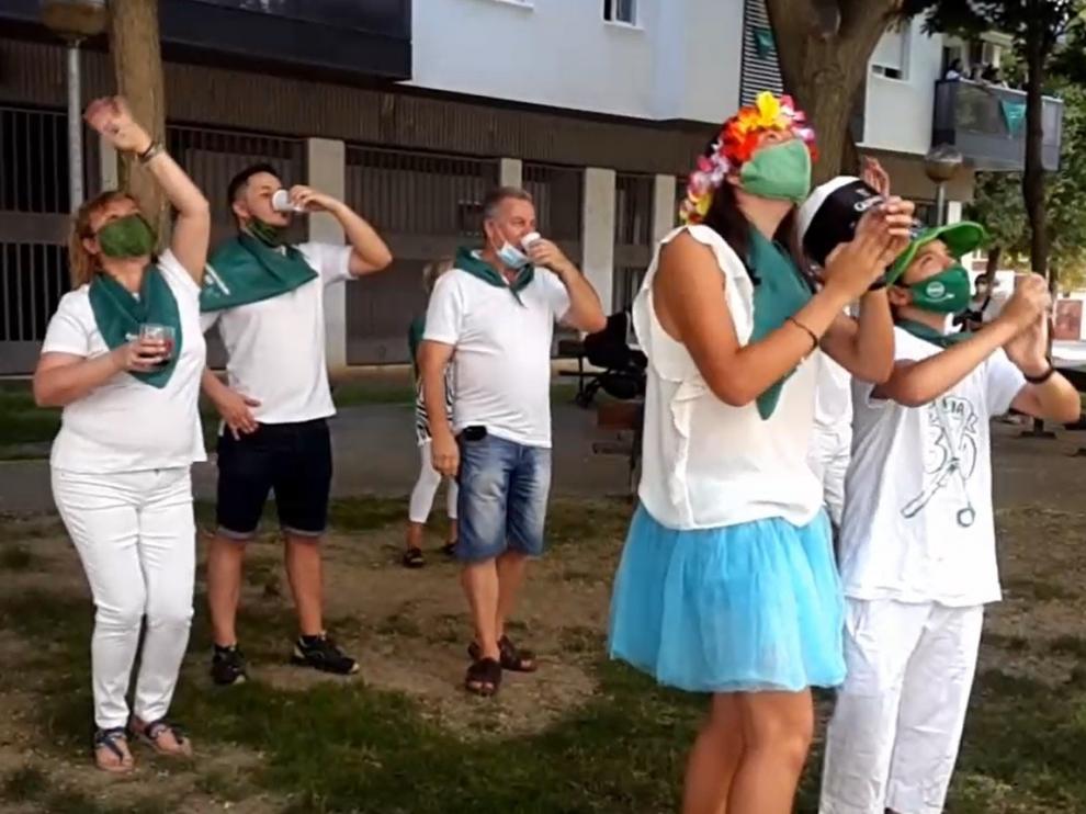 El cohete de las emociones se lanza desde un balcón del Pasaje Almériz
