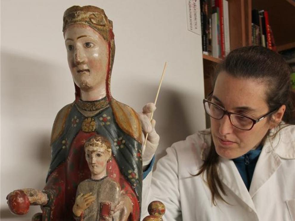 Concluye la restauración de la talla románica de la Virgen de Iguácel