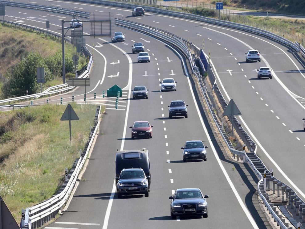 El tráfico se concentra en los fines de semana de un "verano atípico"