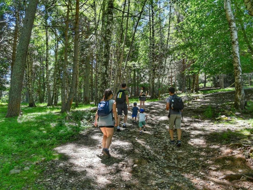Fin de semana de alta afluencia de turistas en la provincia con zonas "a tope"
