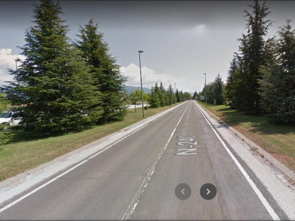 Un soldado atropellado en un paso de cebra en Jaca permanece estable dentro de la gravedad