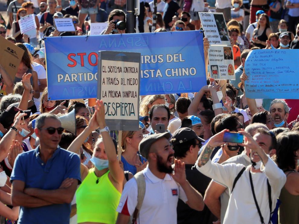 El alcalde de Madrid ve pocas multas a manifestantes sin mascarilla y afea al delegado que se haga el indignado