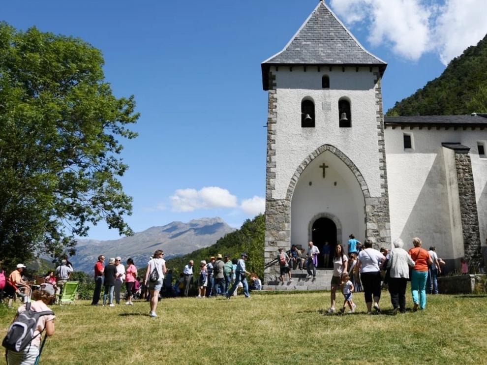 Misa sin romería en la ermita por la festividad de Santa Elena en Biescas