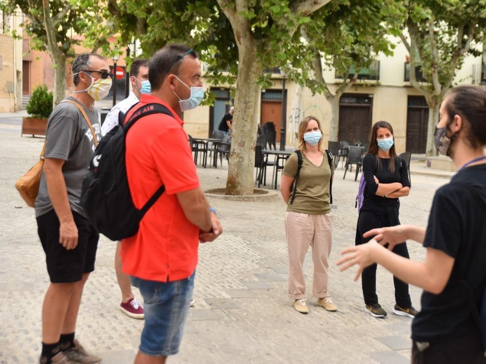 Oscenses y turistas disfrutan de las visitas guiadas por Huesca
