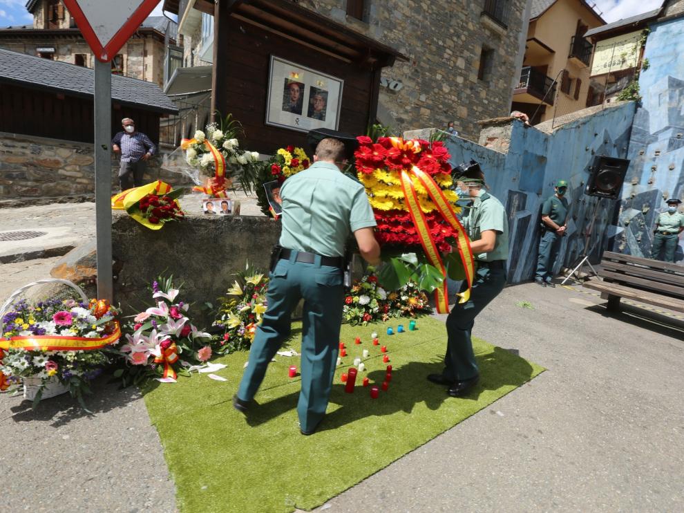 Sallent de Gállego recuerda a los dos guardias civiles asesinado por ETA hace veinte años