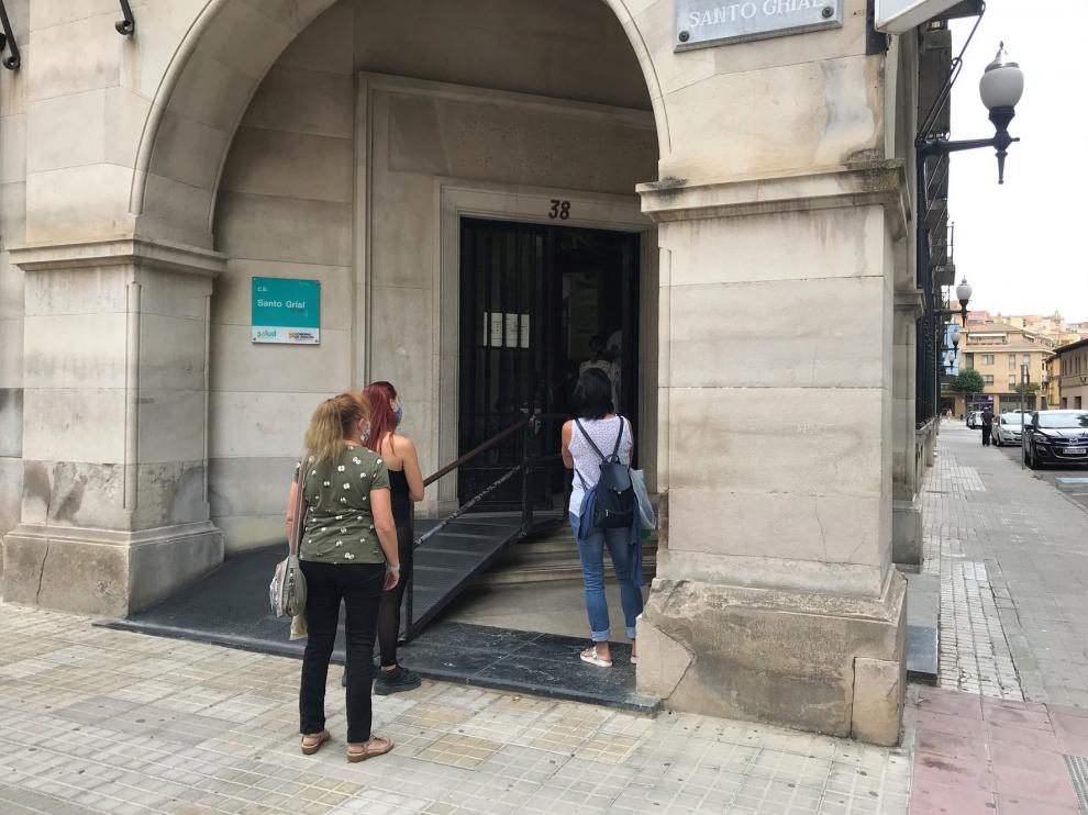 Siguen de baja tres de los sanitarios afectados por el foco en el Santo Grial de Huesca