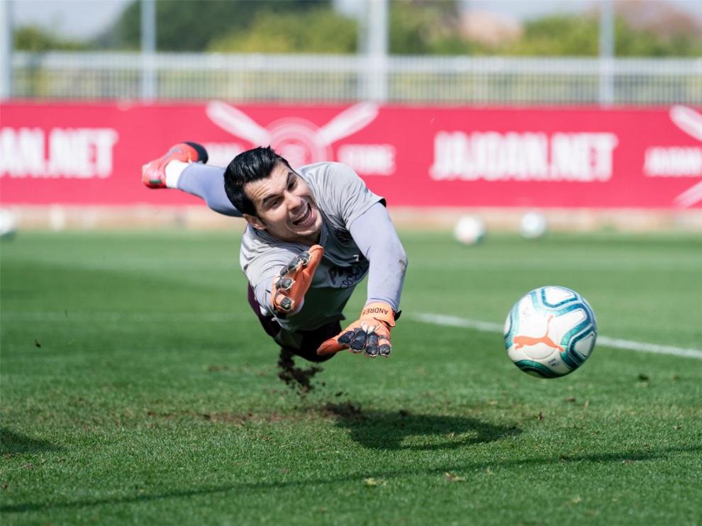 Andrés Fernández completará la portería del Huesca