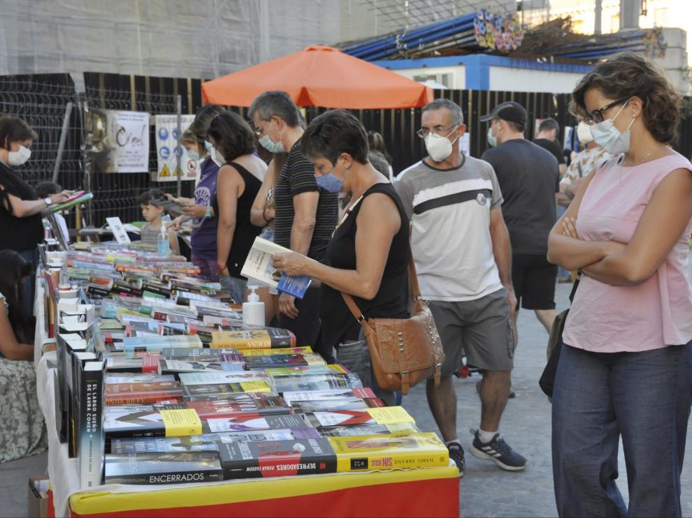 La Feria del Libro de Jaca vive una jornada con bastante animación