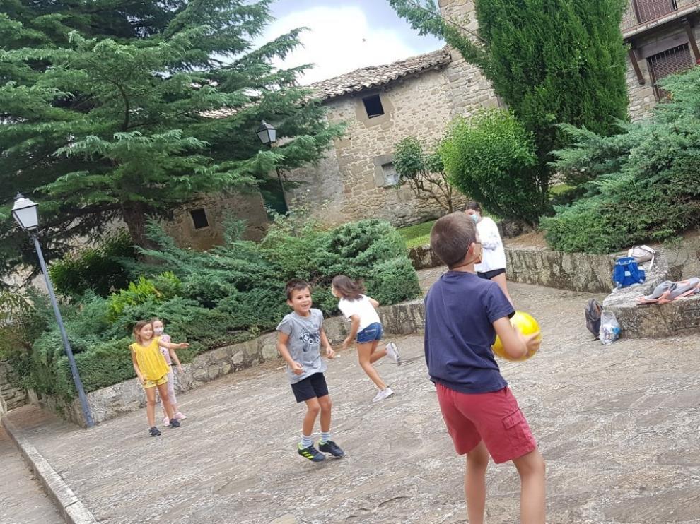Un verano entre chapuzones y juegos en la Jacetania