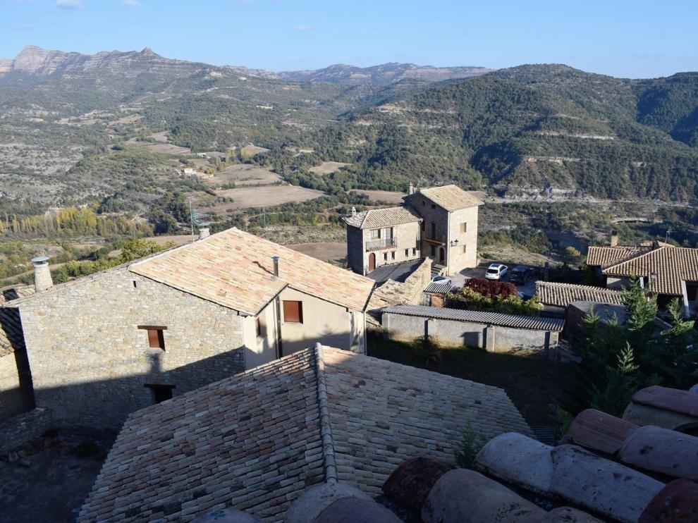 Roda de Isábena resiste este verano con una mayor afluencia de turistas aragoneses