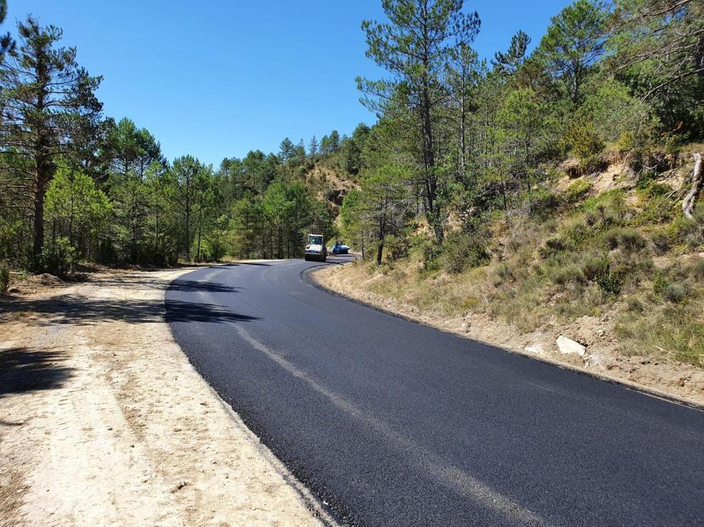 Las obras de mejora en el firme obligan a cerrar el tramo de la A-1205 entre Javierrelatre y Bernués
