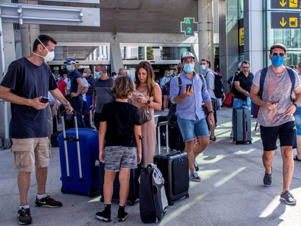 Reino Unido desaconseja viajar a España y mantiene la cuarentena a los viajeros procedentes de nuestro país