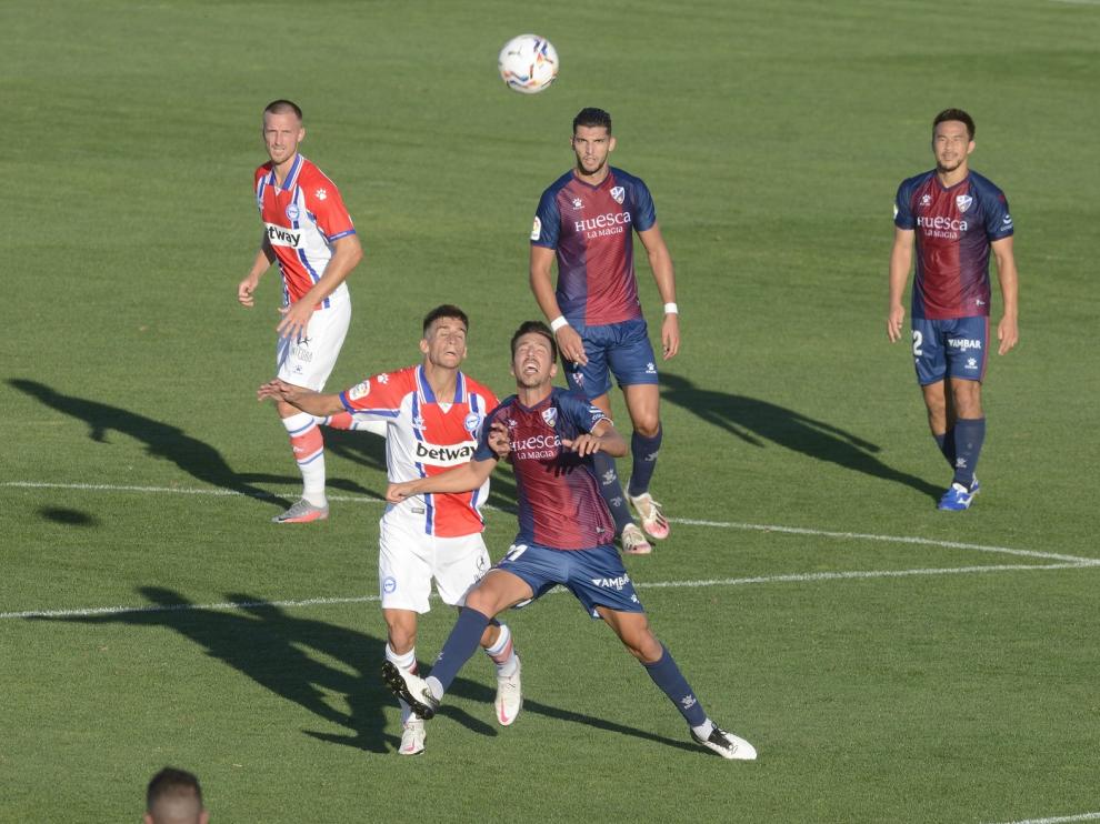 El Huesca vence y convence (1-2)