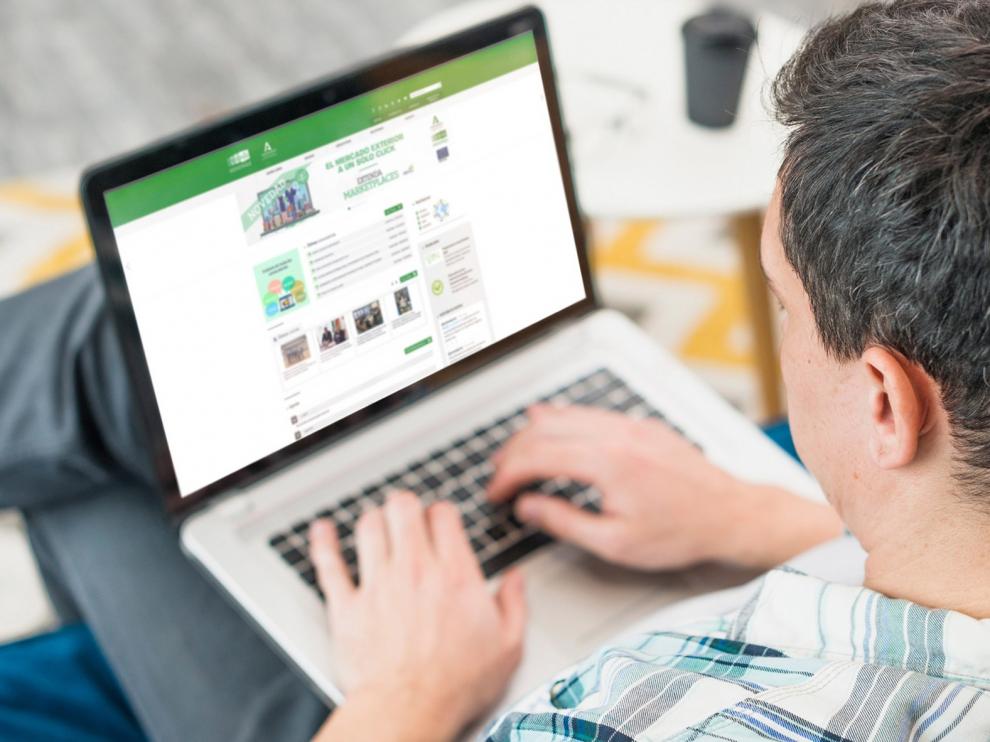 Más de 3 millones de personas teletrabajan en España de manera habitual, el triple que hace un año