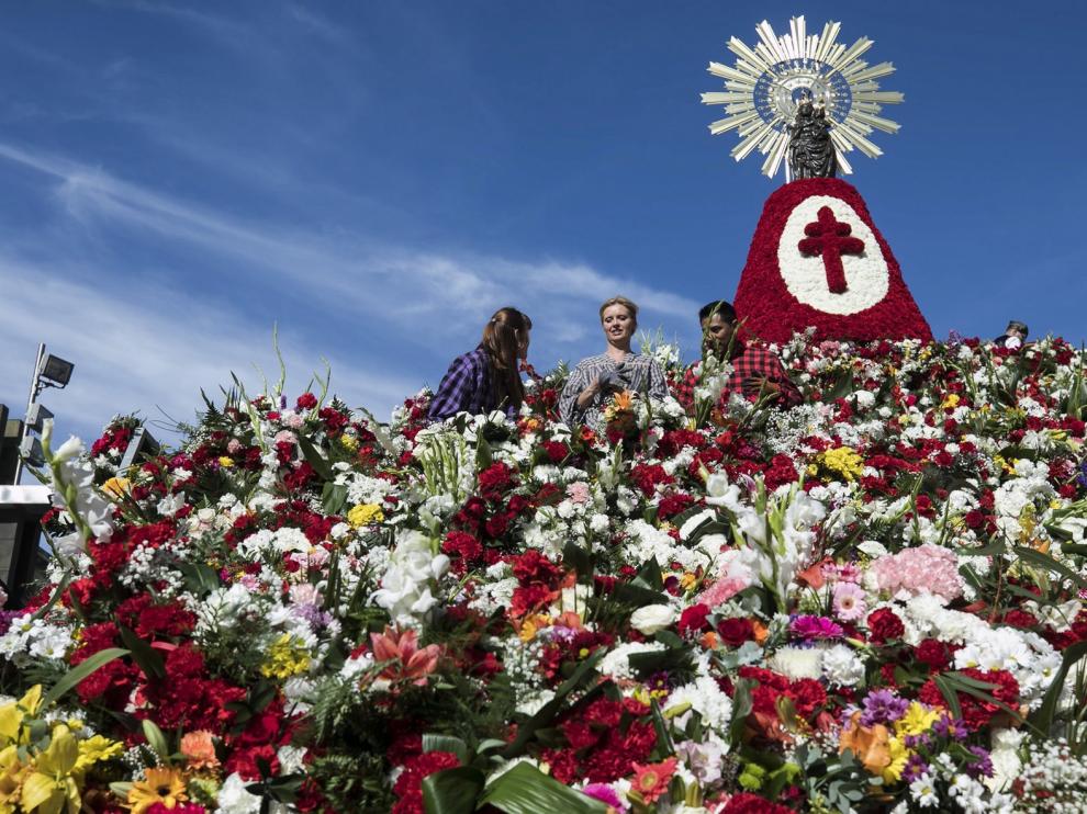 Zaragoza propone depositar las flores de la ofrenda del Pilar en los balcones
