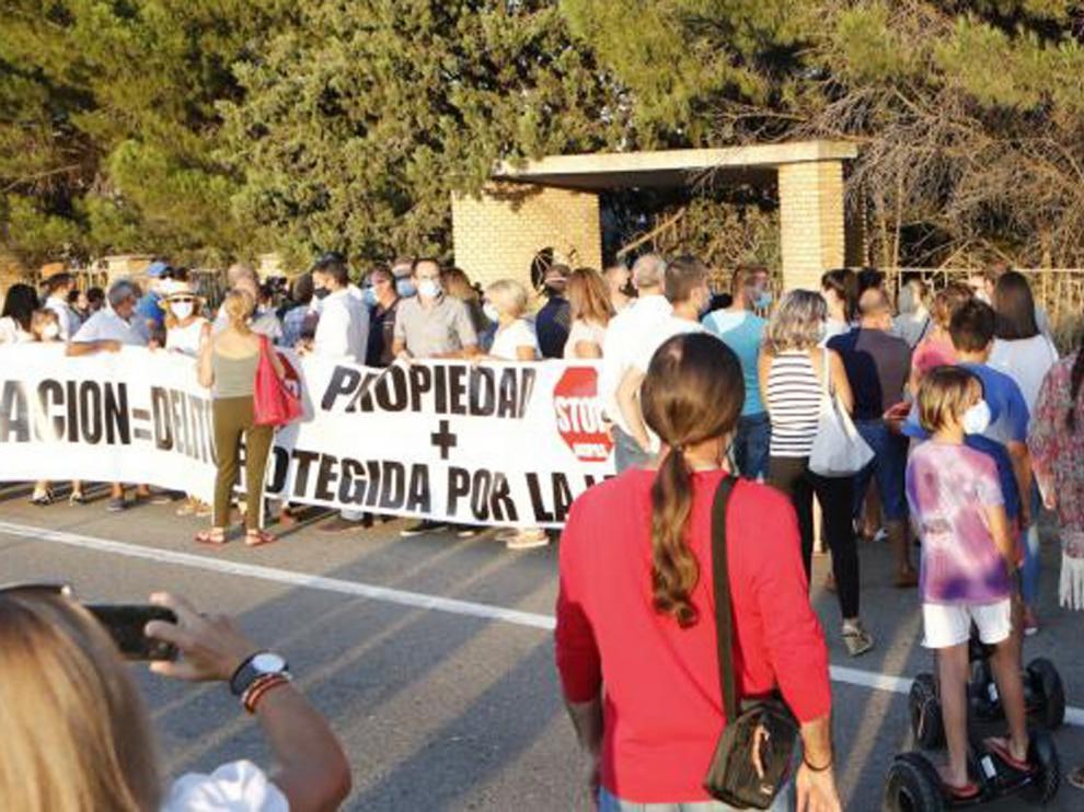 Desocupan un chalé de Cadrete después de que se les cortase la luz