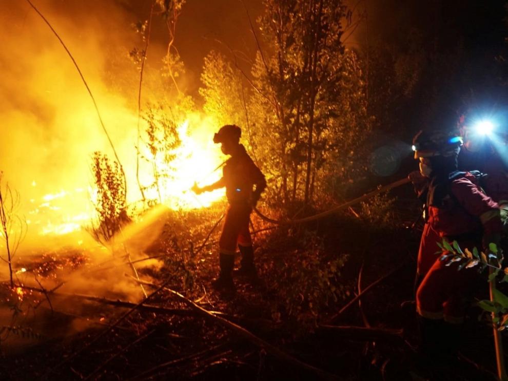Intensa jornada de incendios forestales con siniestros en varias comunidades