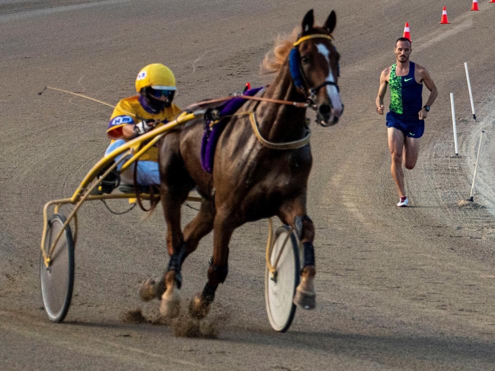 Toni Abadía se impone al caballo