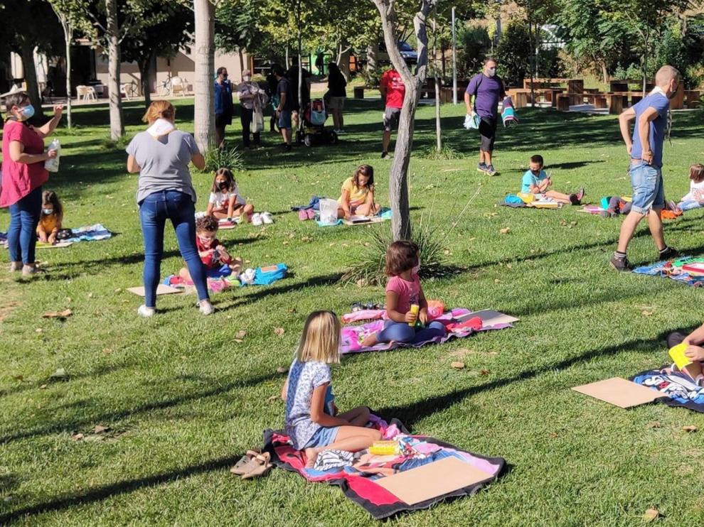 Los niños de San Esteban de Litera aprenden a reutilizar materiales