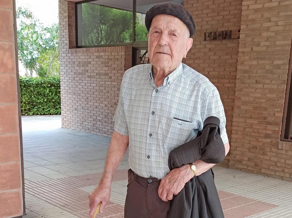 Segundo Talón cumple 100 años con su familia y sin dejar de salir al café