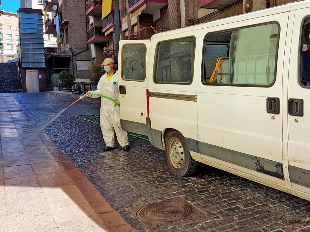 Siguen las labores de desinfección en Sabiñánigo como medida de prevención contra el coronavirus