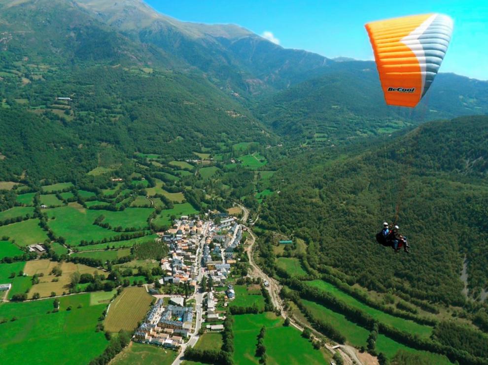 Castejón pide apoyos para retomar con fuerza y afianzar el parapente
