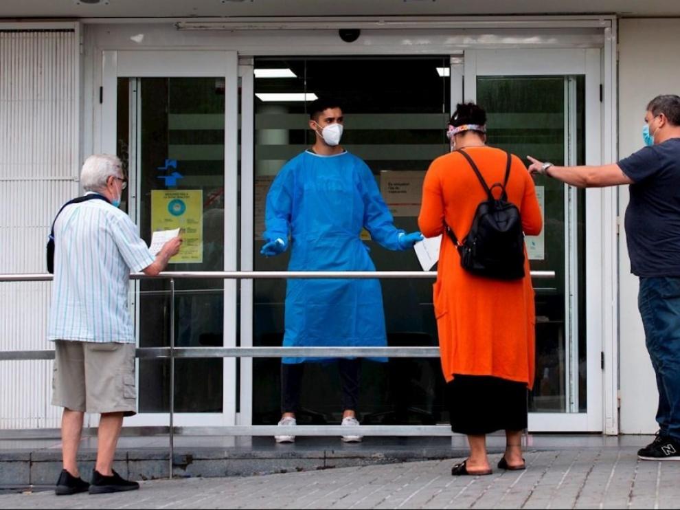El CSIF advierte de que aún faltan más de 6.000 sanitarios y la situación en Atención Primaria empieza a ser "caótica"